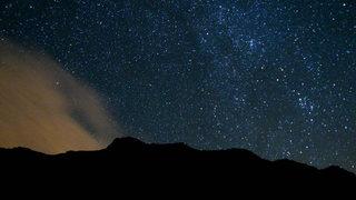 Bilim insanının teorisi ortalığı karıştırdı: Uzaylılar yanıp sönen yıldızlarla iletişim kuruyor