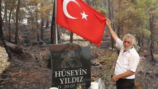 Manavgat'taki büyük yangında şehit mezarına zarar gelmedi