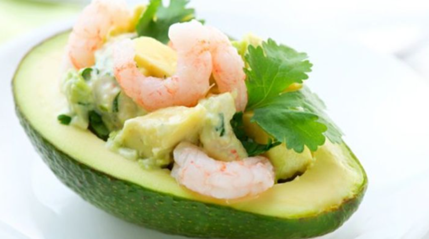 Sadece 3 malzeme! Hem pratik hem de çok lezzetli bir atıştırmalık arayanlara özel tarif: Karidesli Avokado