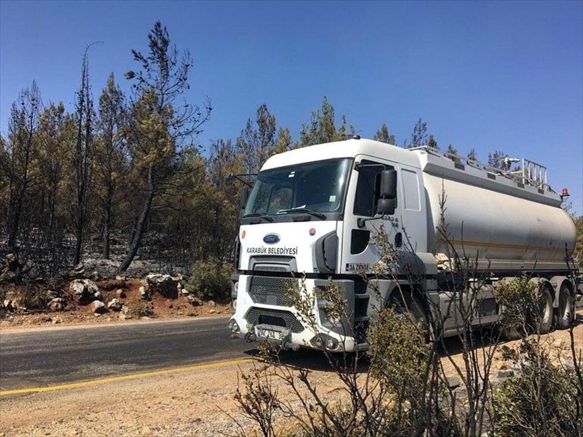 Karab&uuml;k'ten Marmaris'teki yangın b&ouml;lgesine 5 su tankeri g&ouml;nderildi