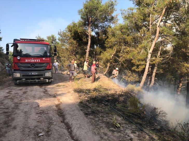 Manisa'da otomobilden ormana sıçrayan yangın söndürüldü G3