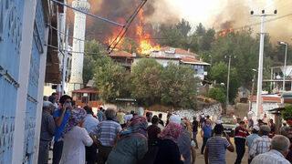 Kavaklıdere'de orman yangını: Alevler yerleşim yerine ulaştı