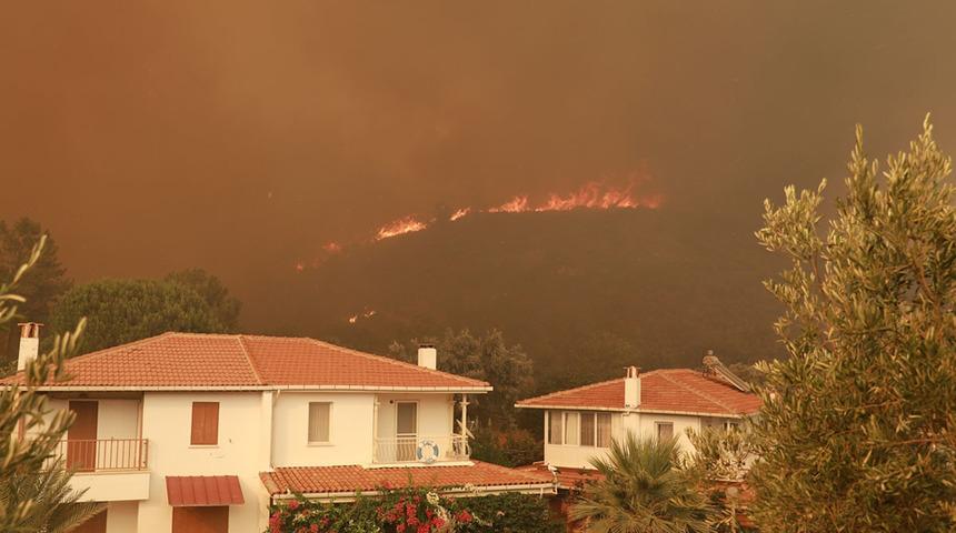 Milas'taki yangını kontrol altına alma &ccedil;alışmaları s&uuml;r&uuml;yor