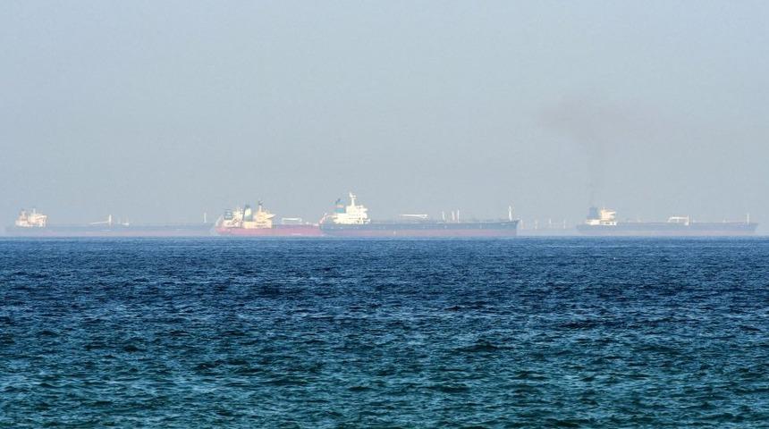 BAE a&ccedil;ıklarında, petrol tankeri silahlı kişilerce ka&ccedil;ırıldı ve İran'a gitmesi emredildi