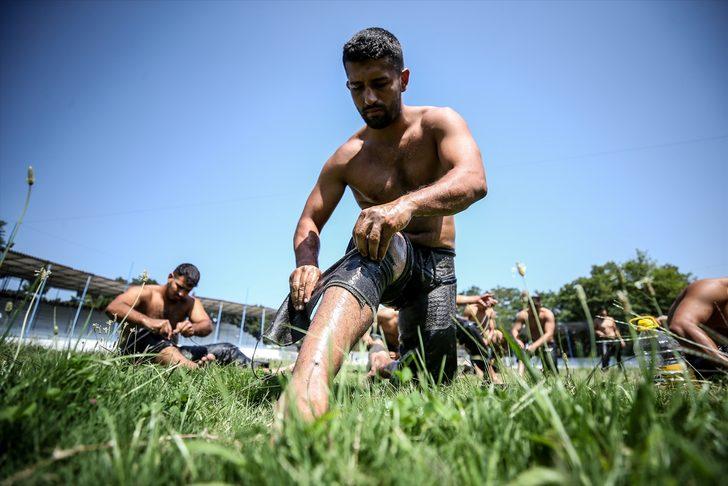 Balıkesir'de güreşecek Kurtdereli Mehmet Pehlivan'ın torunları, altın kemer için kıyasıya çalışıyor G3