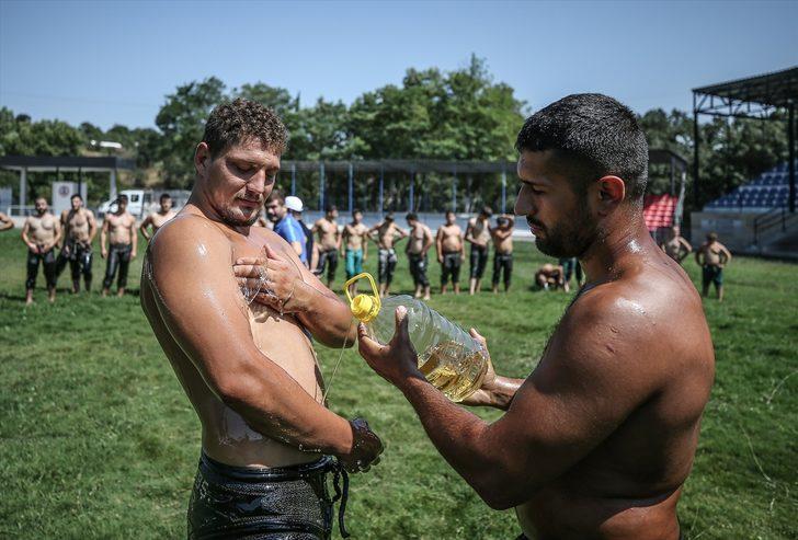 Balıkesir'de güreşecek Kurtdereli Mehmet Pehlivan'ın torunları, altın kemer için kıyasıya çalışıyor G5