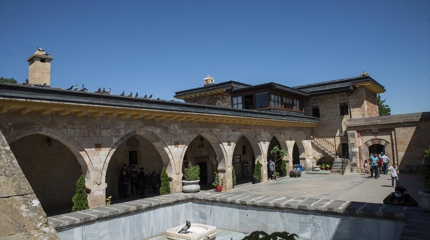 GRAFİKLİ - Hacı Bektaş Veli, evrensel mesajlarıyla insanlığa ışık tutuyor