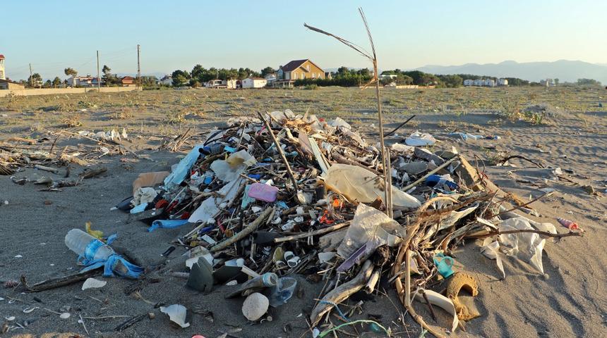 Samsun’da doğal kum plajı çöplüğe döndü: Dünyanın sayılı şehirlerinden biriydi ama kıymetini bilemedik