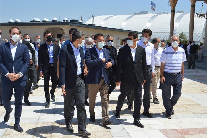 DEVA Partisi Genel Başkanı Babacan'ın kayınpederinin cenazesi Afyonkarahisar'da toprağa verildi G1