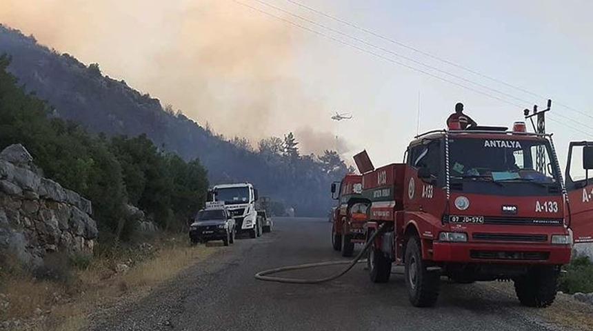 Son Dakika: Bakan Çavuşoğlu orman yangınlarındaki son durumu açıkladı: Rüzgar yine kuvvetli
