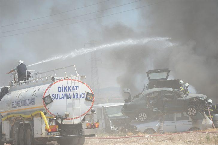 GÜNCELLEME 2 - Kahramanmaraş'ta yediemin hurda araçların bulunduğu alanda çıkan yangın kontrol altına alındı G1
