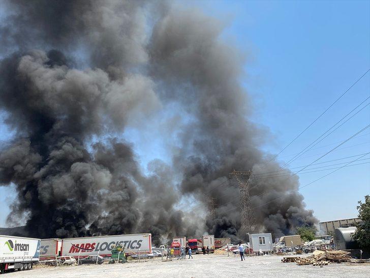 GÜNCELLEME 2 - Kahramanmaraş'ta yediemin hurda araçların bulunduğu alanda çıkan yangın kontrol altına alındı G4