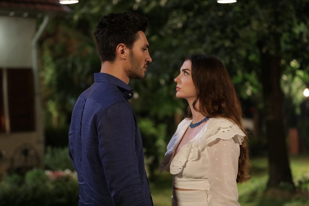 Aşk Mantık İntikam 7. b&ouml;l&uuml;mde neler olacak? Esra, Ozan&rsquo;ın peşine d&uuml;ş&uuml;yor!