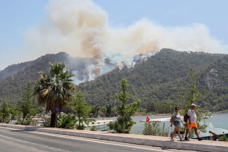 Marmaris'teki orman yangınını söndürme çalışmaları devam ediyor G3