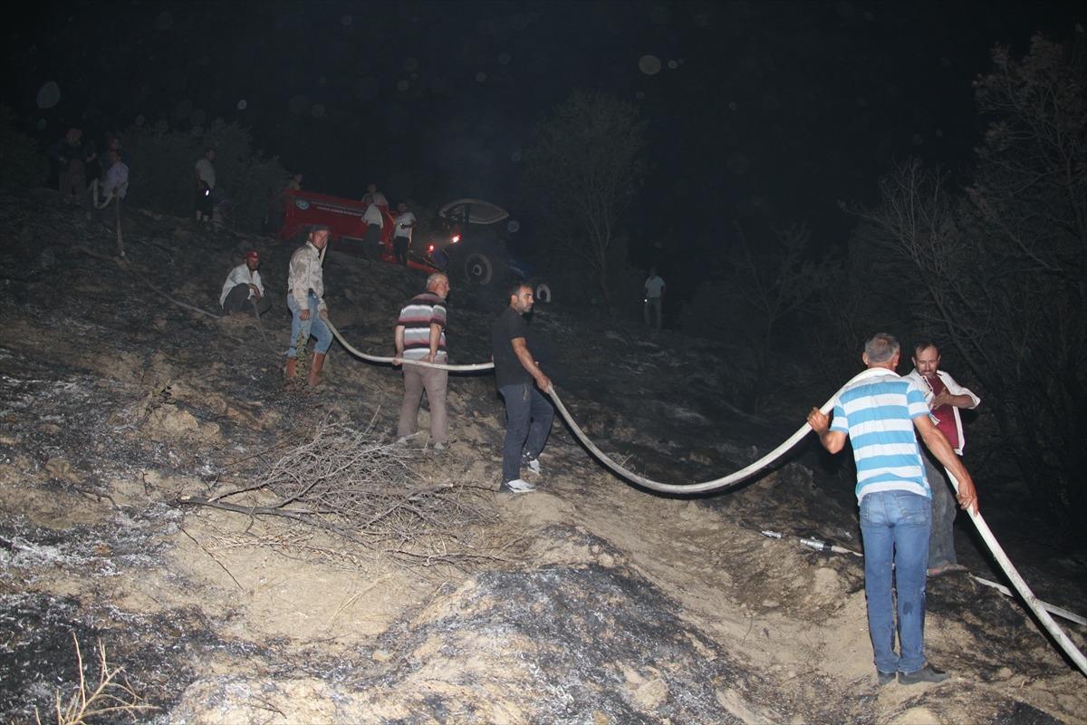 Manisa'da zeytinlik alanda &ccedil;ıkan yangın s&ouml;nd&uuml;r&uuml;ld&uuml;