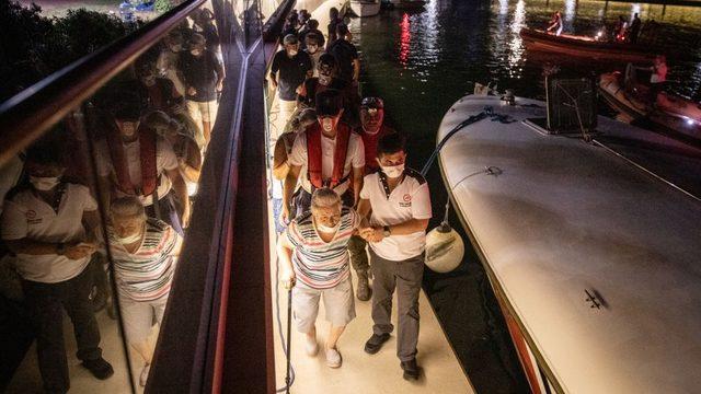 Muğla'ya bağlı Milas ilçesinde süren yangın Kemerköy Termik Santrali'ne ulaştı. Muğla'ya bağlı Milas ilçesinde süren yangın Kemerköy Termik Santrali'ne ulaştı. Diğer yandan DHA'nın haberine göre yangın yine aynı alanda yedi kilometre mesafede bulunan Yeniköy Termik Santrali'ne yaklaştı.