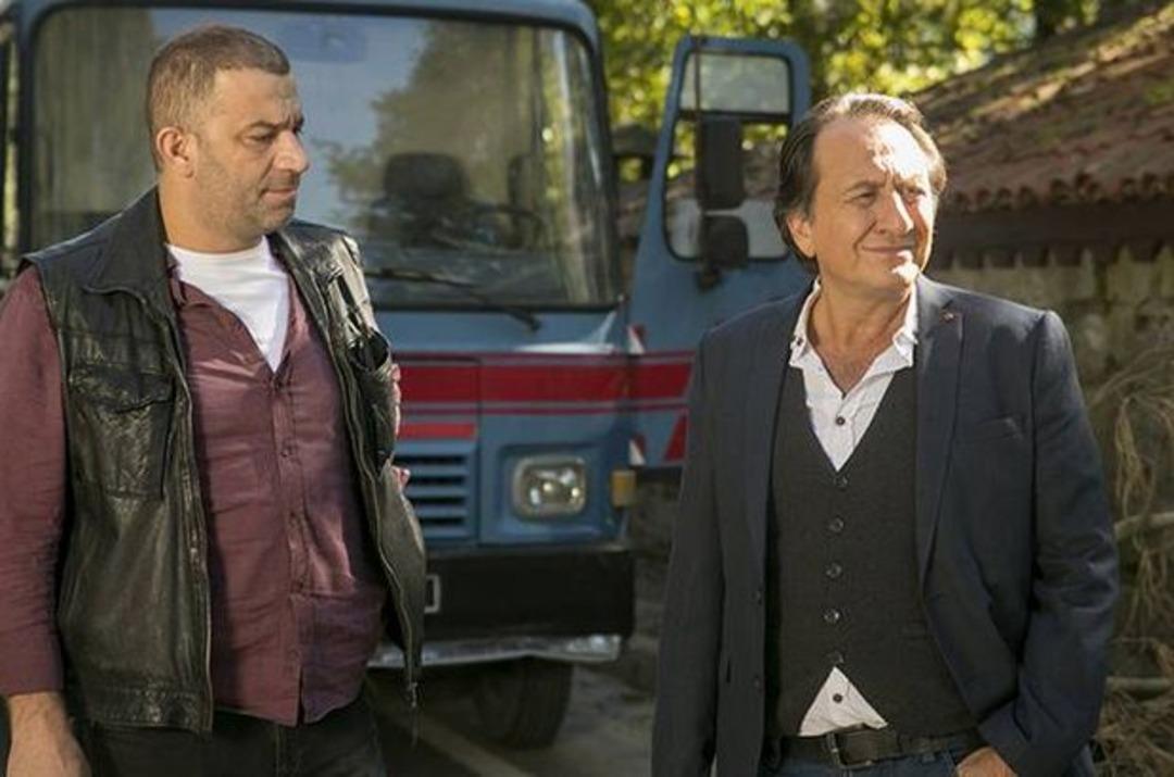 Arka Sokaklar&rsquo;ın Mesut&rsquo;u Şevket &Ccedil;oruh&rsquo;un kızı G&uuml;lenay &Ccedil;oruh dizi setlerine geliyor!