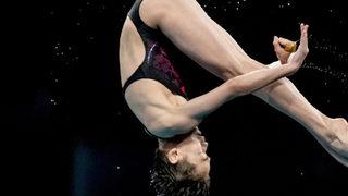 14 yaşındaki sporcu Quan Hongchan, altında madalya kazandı