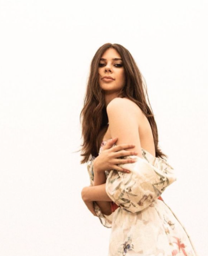 Deren Talu’nun estetiksiz hali çok konuşuldu! Sevgilisinin kucağında… G1