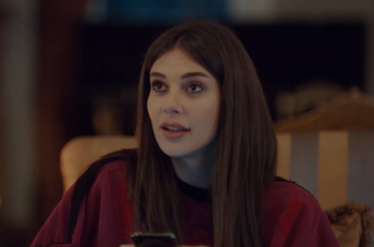 Deren Talu’nun estetiksiz hali çok konuşuldu! Sevgilisinin kucağında… G4