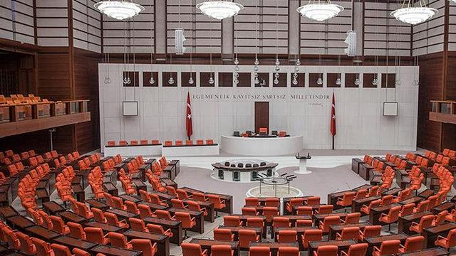İki partiden Meclis'e 'acil toplanma' çağrısı