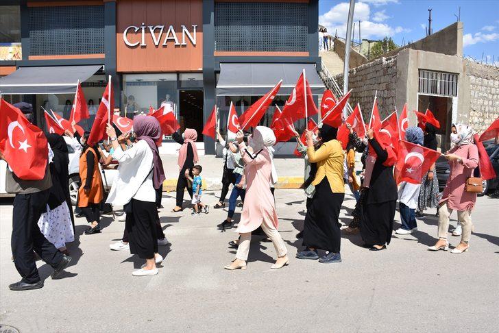 Şırnak’ta terör mağduru aileler HDP İl Başkanlığı binası önünde eylem yaptı G1