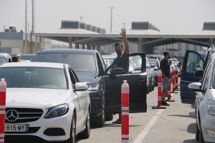 Akın akın dönüyorlar! Kapıkule'de sonu gelmeyen kuyruk G1