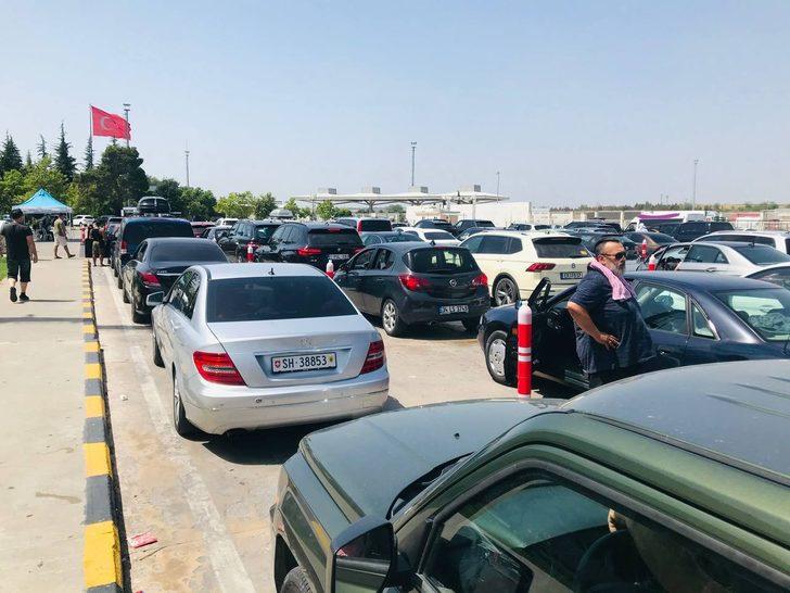 Akın akın dönüyorlar! Kapıkule'de sonu gelmeyen kuyruk G2