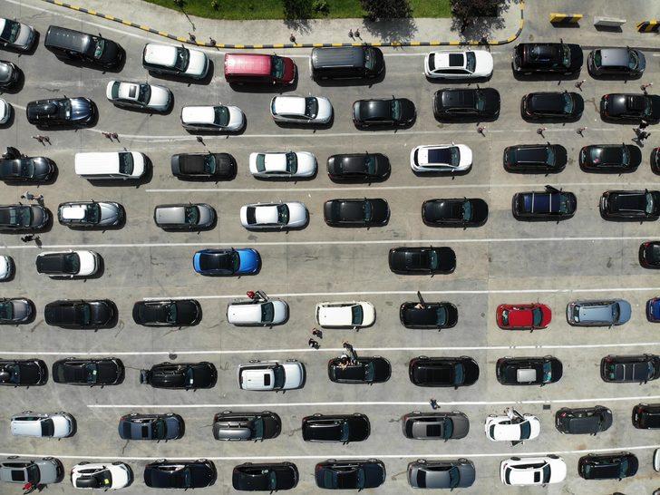 Akın akın dönüyorlar! Kapıkule'de sonu gelmeyen kuyruk G4