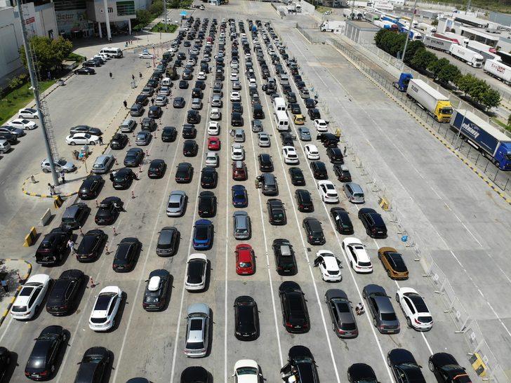 Akın akın dönüyorlar! Kapıkule'de sonu gelmeyen kuyruk G5