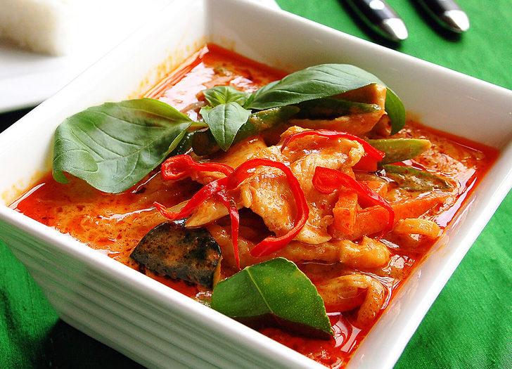 Tayland usülü kırmızı körili ördek nasıl yapılır? İşte Tayland usülü kırmızı körili ördek tarifi ve malzemeleri... G2