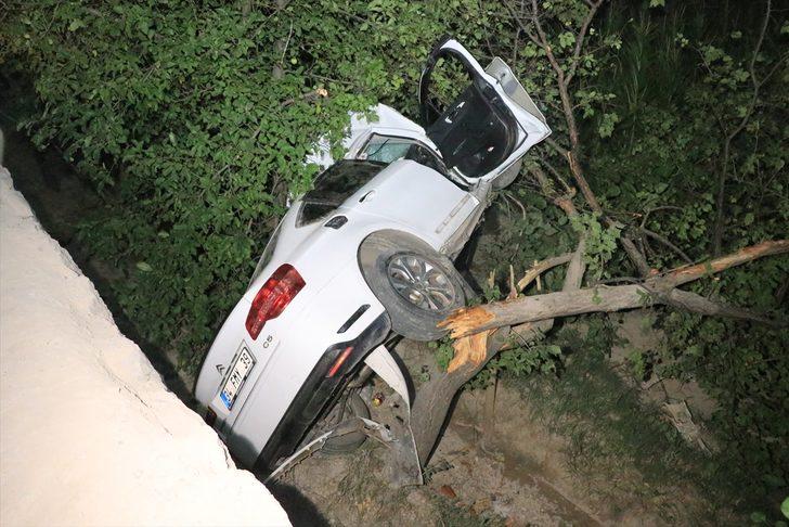 Erzincan'da iki otomobil çarpıştı: 1 ölü, 7 yaralı G1