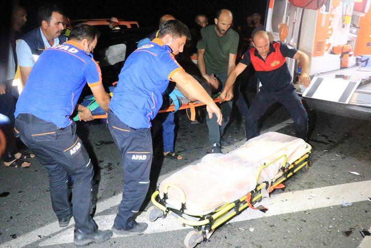 Erzincan'da iki otomobil çarpıştı: 1 ölü, 7 yaralı G4