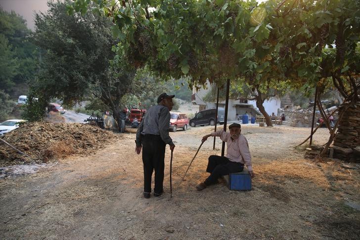 Acı veda! Milas'ta yangının tehdit ettiği 2 mahalledeki vatandaşlar tahliye edildi G4