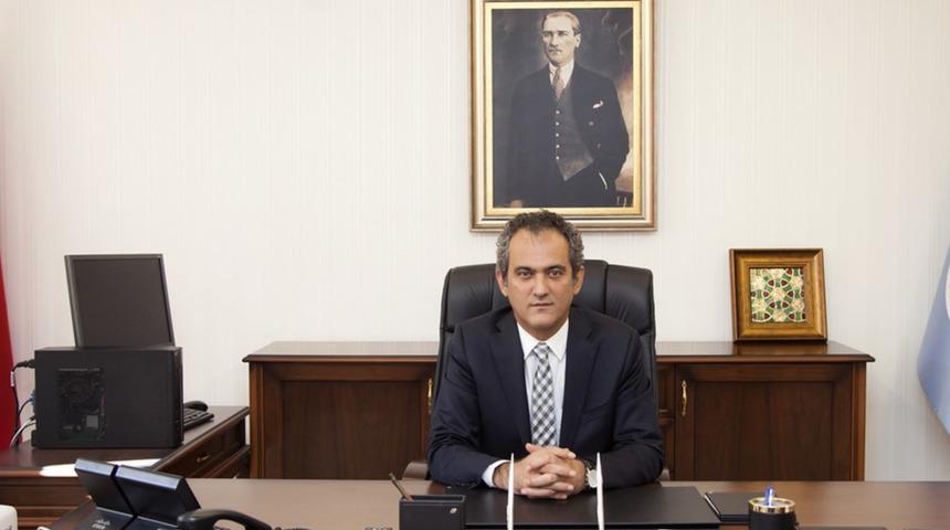 Ziya Selçuk'un yerine Milli Eğitim Bakanı olarak atanan Mahmut Özer kimdir?