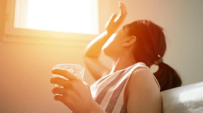 Su i&ccedil;mek, kaybedilen sıvıları tekrar kazanmanın en iyi yolu mu?