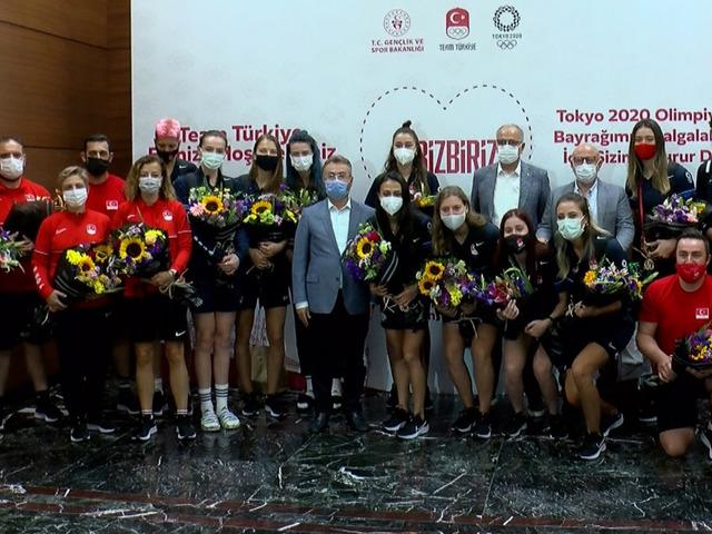 Olimpiyat beşincisi Filenin Sultanları, yurda döndü