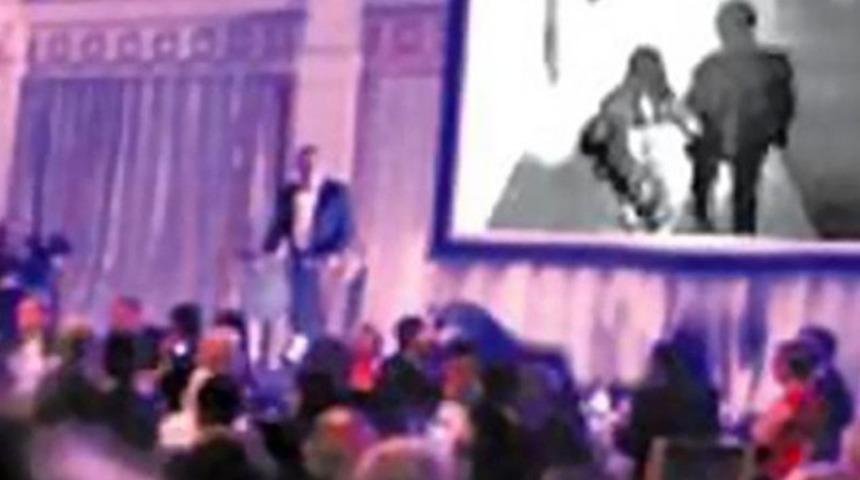 Kendisini aldatan nişanlısını d&uuml;ğ&uuml;nde b&ouml;yle ifşa etti