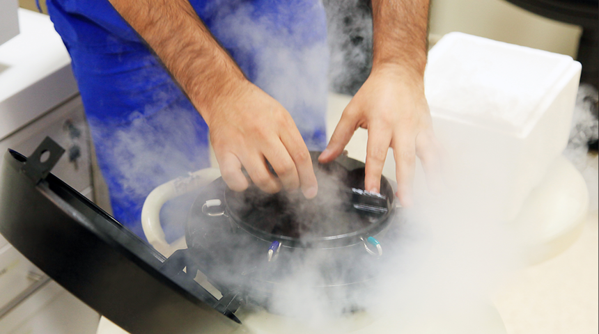 Hayatını kaybeden oğlunun spermleriyle torun sahibi olmak isteyen kadın herkesi şaşırttı