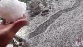 Artvin'de dolu yağışı! 20 dakikada her yer bembeyaz oldu