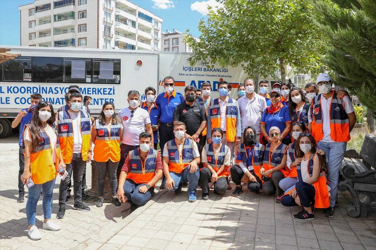 Diyarbakır'da Kovid-19 vakalarındaki y&uuml;kseliş nedeniyle sahadaki sağlık&ccedil;ı sayısı artırıldı