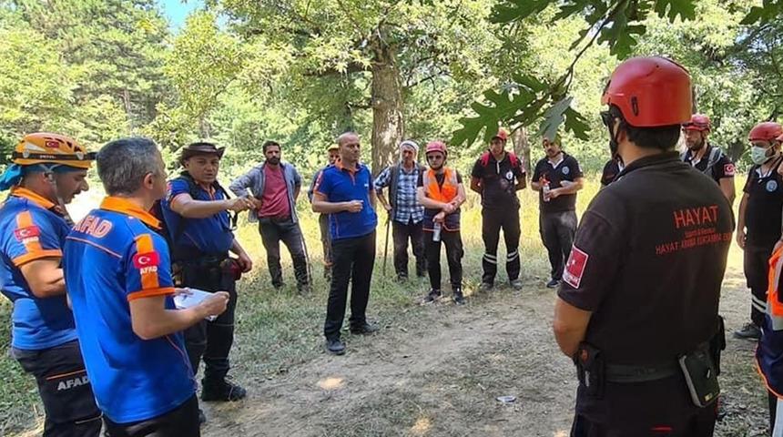 Sakarya'da kayıp olarak ormanda aranan 15 yaşındaki genç başka ilçede bulundu