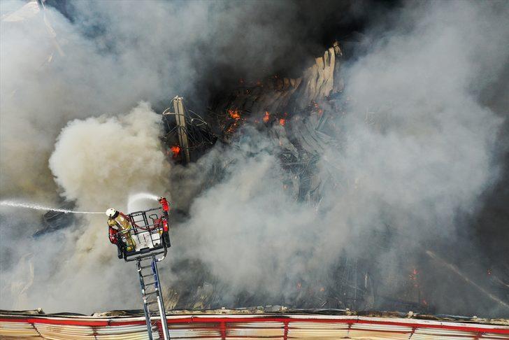 GÜNCELLEME 3 - Esenyurt'ta lojistik firmasında yangın çıktı G1