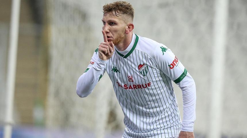 Fenerbah&ccedil;e Burak Kapacak'ı resmen a&ccedil;ıkladı