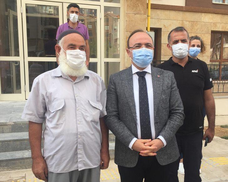 Elazığ Valisi Yırık, deprem sonrası TOKİ konutlarına yerleşen aileleri ziyaret etti: G2