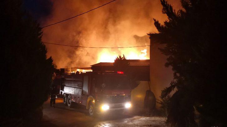 Kocaeli'de kereste fabrikasında yangın çıktı G3