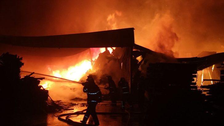 Kocaeli'de kereste fabrikasında yangın çıktı G1