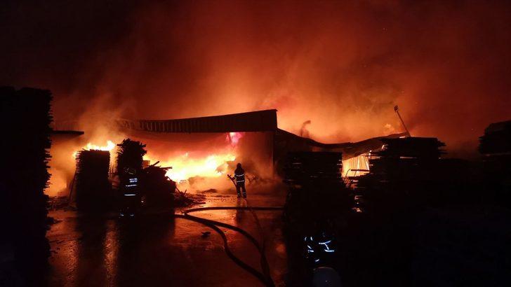 Kocaeli'de kereste fabrikasında yangın çıktı G2