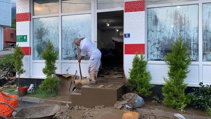 Bursa’da şiddetli yağmur! Birçok ev ve iş yerini su bastı G2