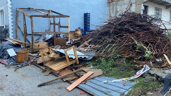 Bursa’da şiddetli yağmur! Birçok ev ve iş yerini su bastı G3